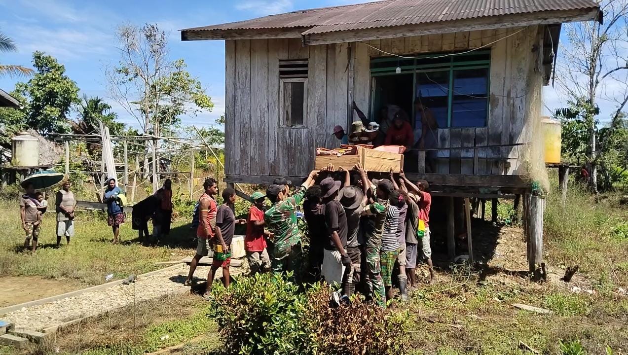 Pos Koroway Satgas Yonif 123/Rajawali Peduli Sosial, Bantu Prosesi Pemakaman Warga