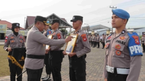 Polres Sambas Gelar Upacara Pemberhentian Tidak Dengan Hormat (PTDH) Dua Personel Pelanggar Kode Etik