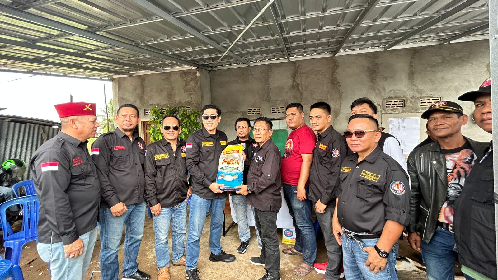 Harimau Sumatera Bersatu Salurkan Bantuan untuk Korban Kebakaran di Kertapati