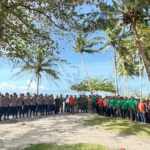 Peringati Hari Sampah Nasional, Koramil dan Polsek Paloh Bersama Warga dan Pelajar Bersihkan Pesisir Pantai