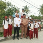 Di Tengah Kunjungan DPR RI, Rahmadi Beri Motivasi Pendidikan bagi Anak-anak Desa Seranggam