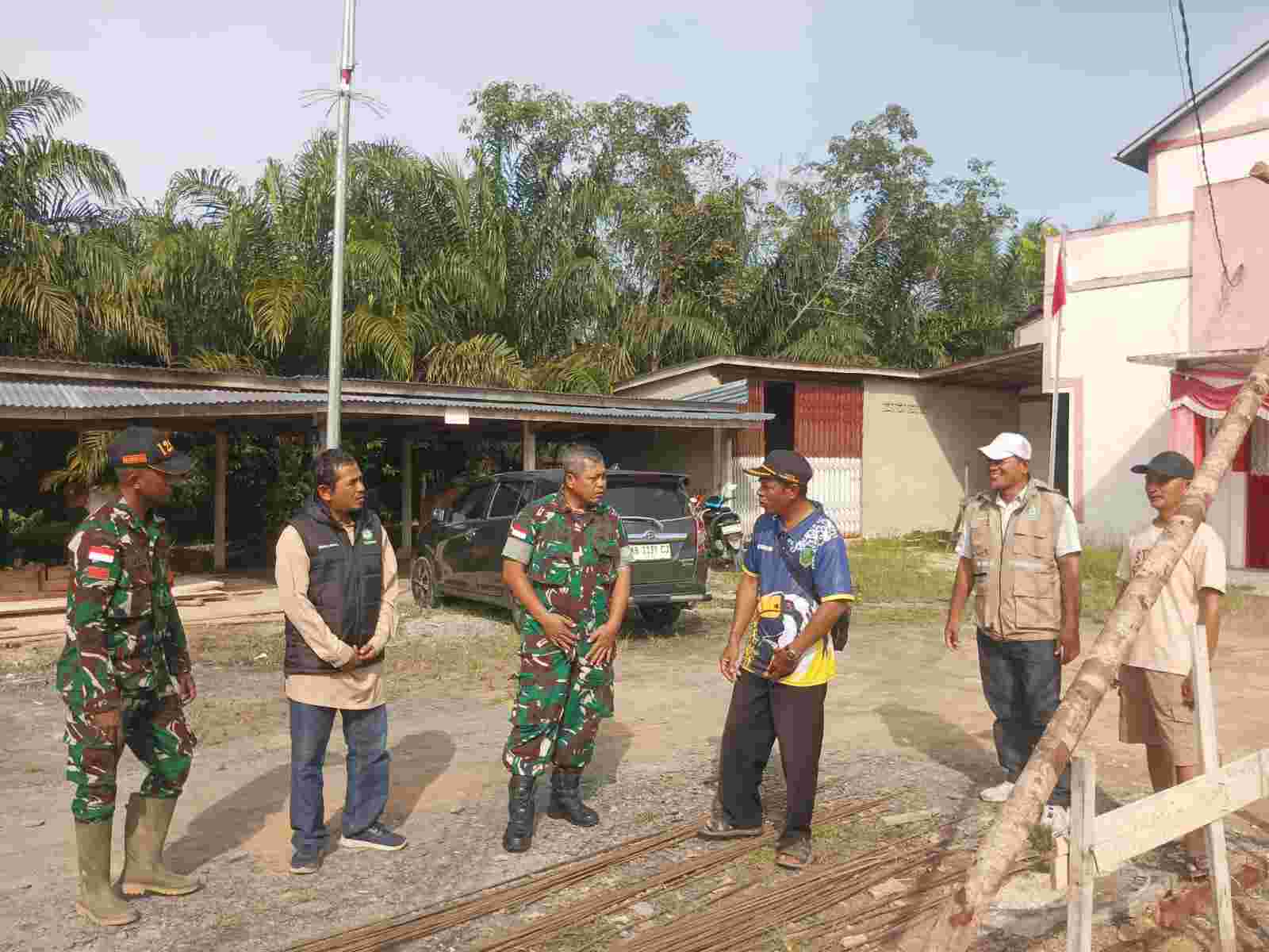 Pasiter Kodim 1208/Sambas Tinjau Pembangunan KDKMP Desa Santaban Sajingan Besar