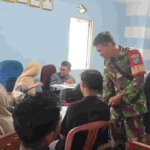 Babinsa Koramil 04/Jawai Dampingi Warga Pembuatan Akta Kelahiran