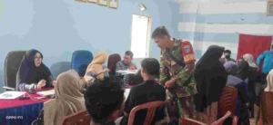 Babinsa Koramil 04/Jawai Dampingi Warga Pembuatan Akta Kelahiran