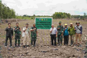 Danramil 07/Teluk Keramat Dampingi Kunjungan Irjenad Kementan RI di Lokasi Cetak Sawah Rakyat Galing