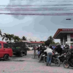H-1 Idul Fitri Banyak Warga Masih Antre di SPBU Jalur Pantura Sambas