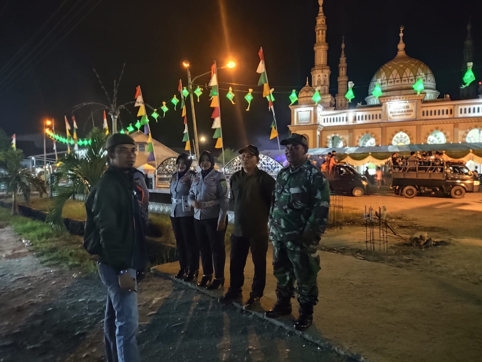 Anggota Jajaran Kodim 1208/Sambas Laksanakan Pengamanan Malam Takbiran