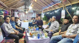 Silaturahmi H+2 Lebaran, Rahmadi Satukan Tim dan Warga di Markas Topa-topa