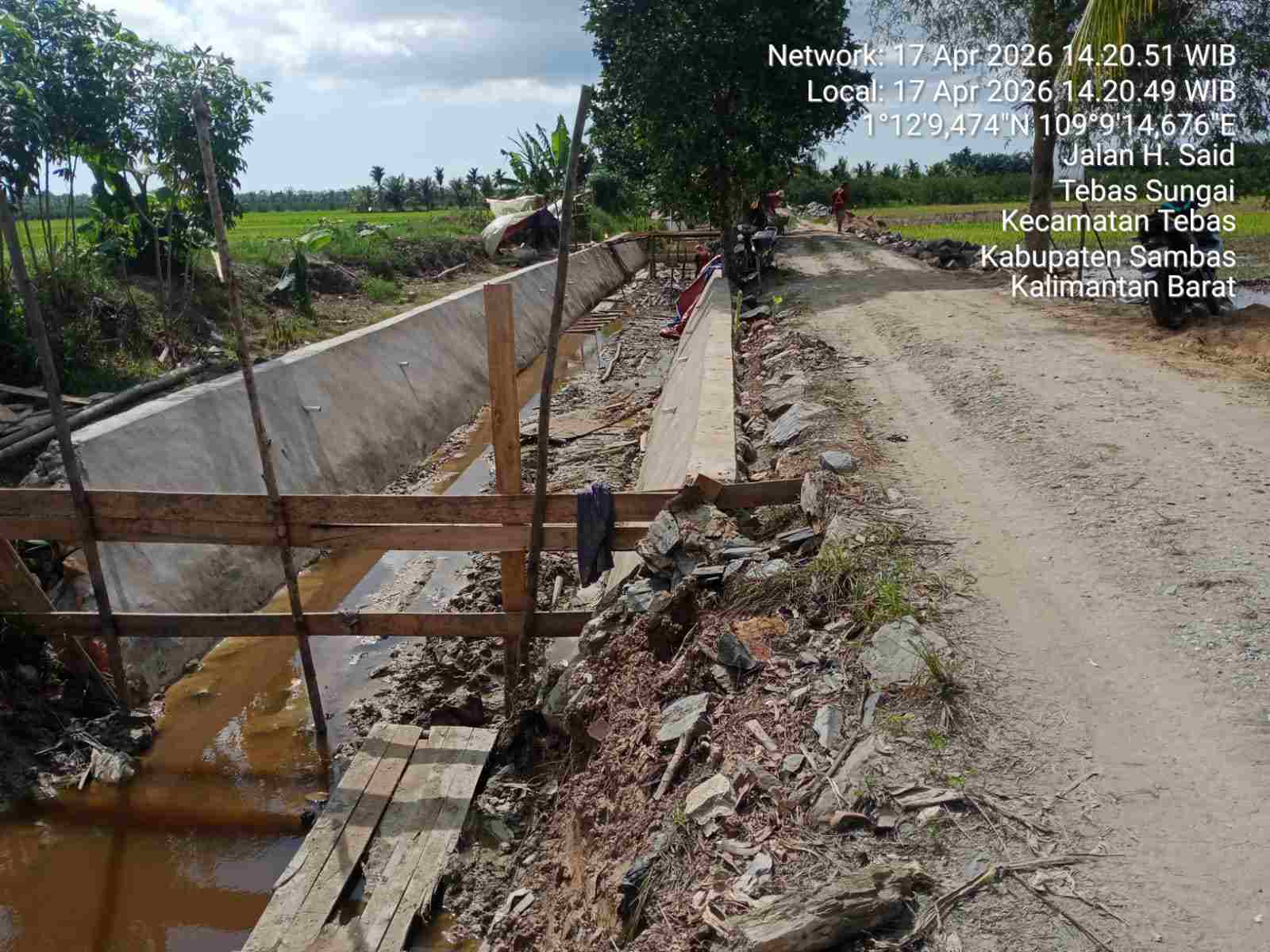 Klarifikasi Kontraktor: Komitmen K3 di Proyek Irigasi Rawa Komplek Tebas