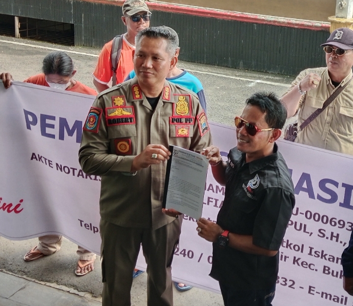 Reklame Raksasa Berdiri Diatas Trotoar Diduga Ada Bisnis Pribadi Dibalik Perizinan