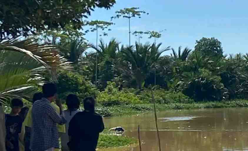 Warga Digegerkan Penemuan Jasad Pria Tanpa Identitas di Sungai Seburing