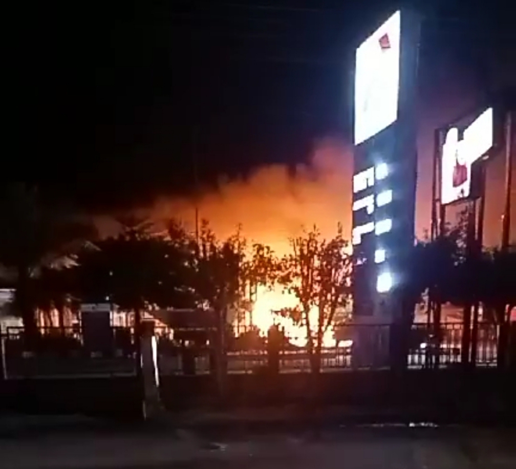 Mobil Diduga Bermuatan Tujuh Jeriken Pertalite Terbakar di SPBU Simpuan Semparuk