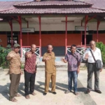 Di Gerbang NKRI, Murid SD Negeri 1 Aruk Masih Belajar di Lantai