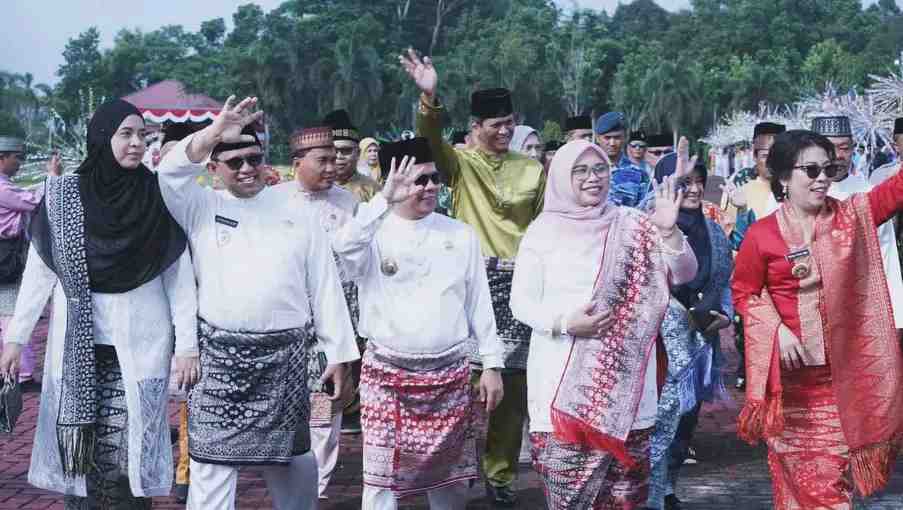 Bupati Sambas Pimpin Upacara HUT ke-27 Perpindahan Ibu Kota Kabupaten Sambas