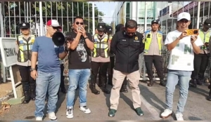 Forum Bersama Aktivis Sumsel dan JAKOR Gelar Aksi Damai di Kejati Sumsel Terkait Kasus Korupsi PALI