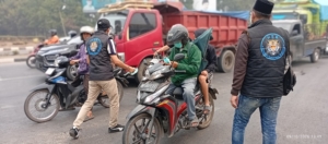 HSB Bagikan Ratusan Nasi Kotak dan Masker di Bawah Flyover Bandara Palembang